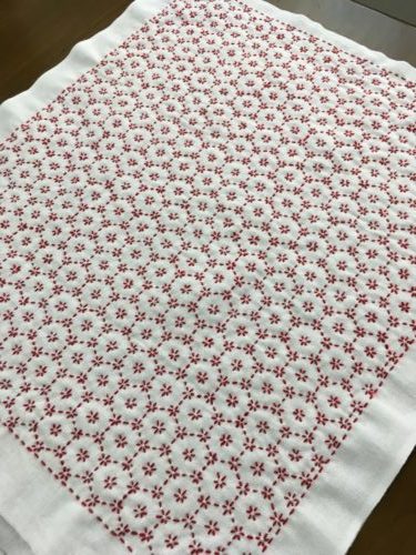 DMCグラデーション刺繍糸で梅の図案（クロスステッチ課題）